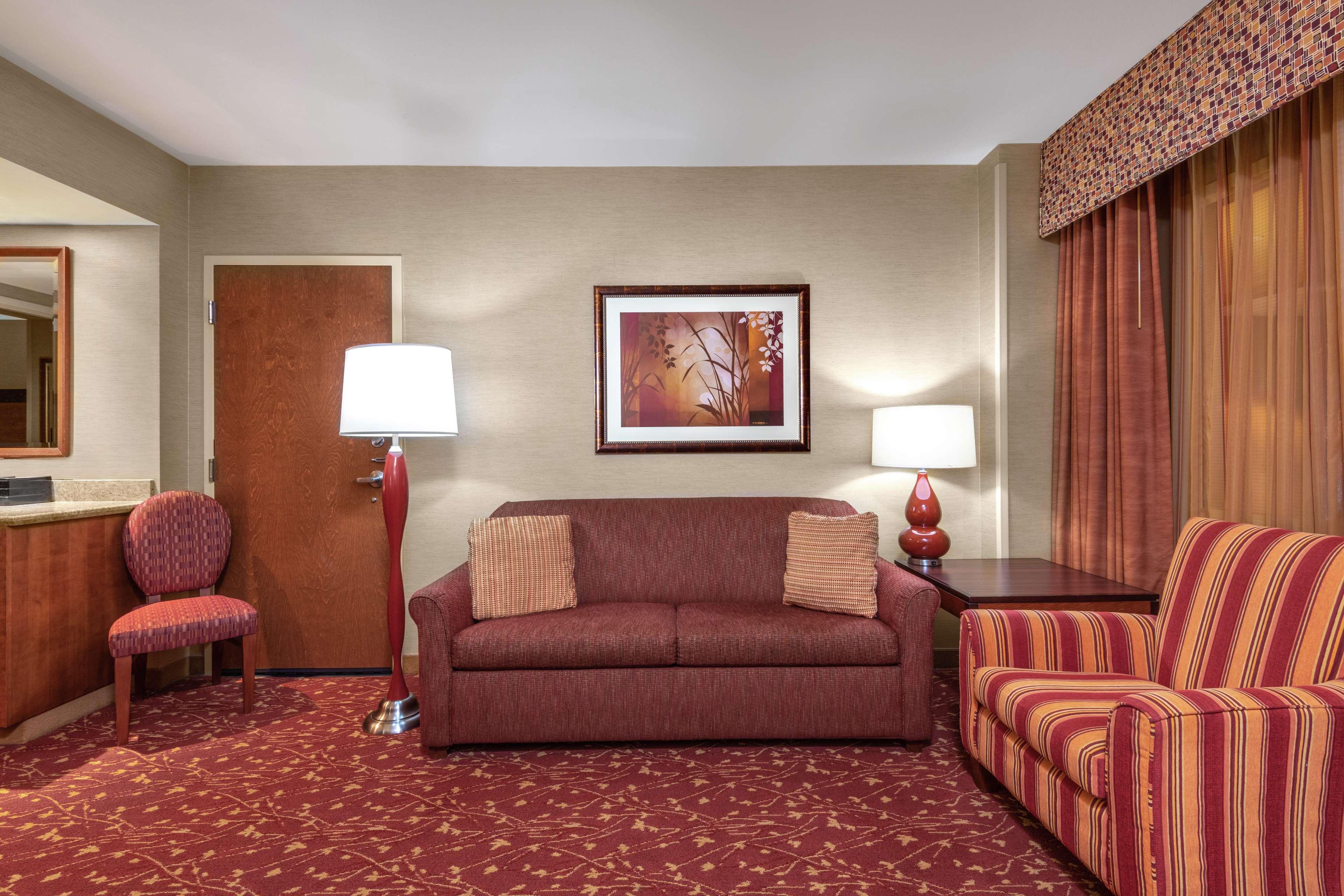 Embassy Suites Loveland Conference Center Exterior photo