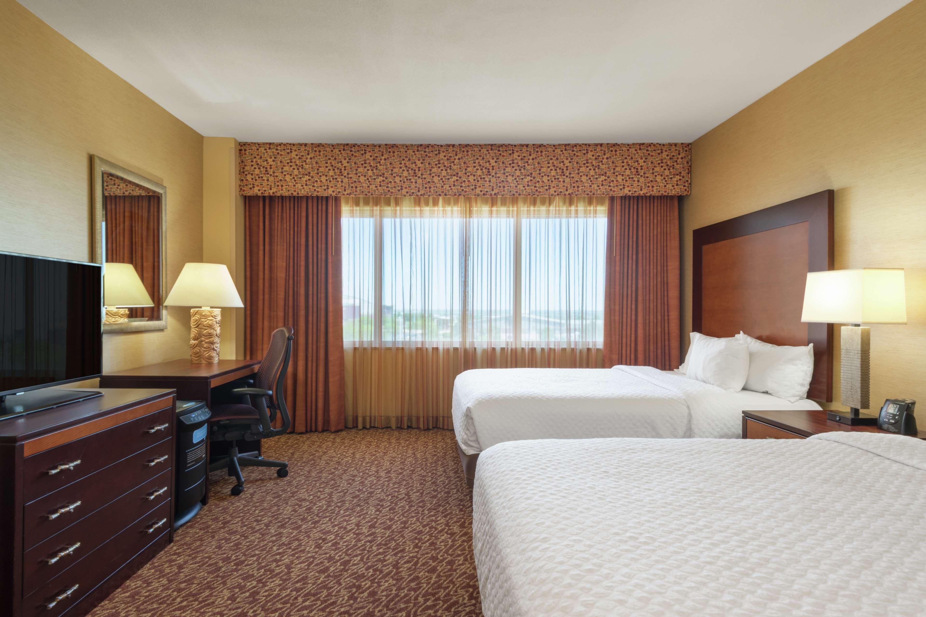 Embassy Suites Loveland Conference Center Exterior photo