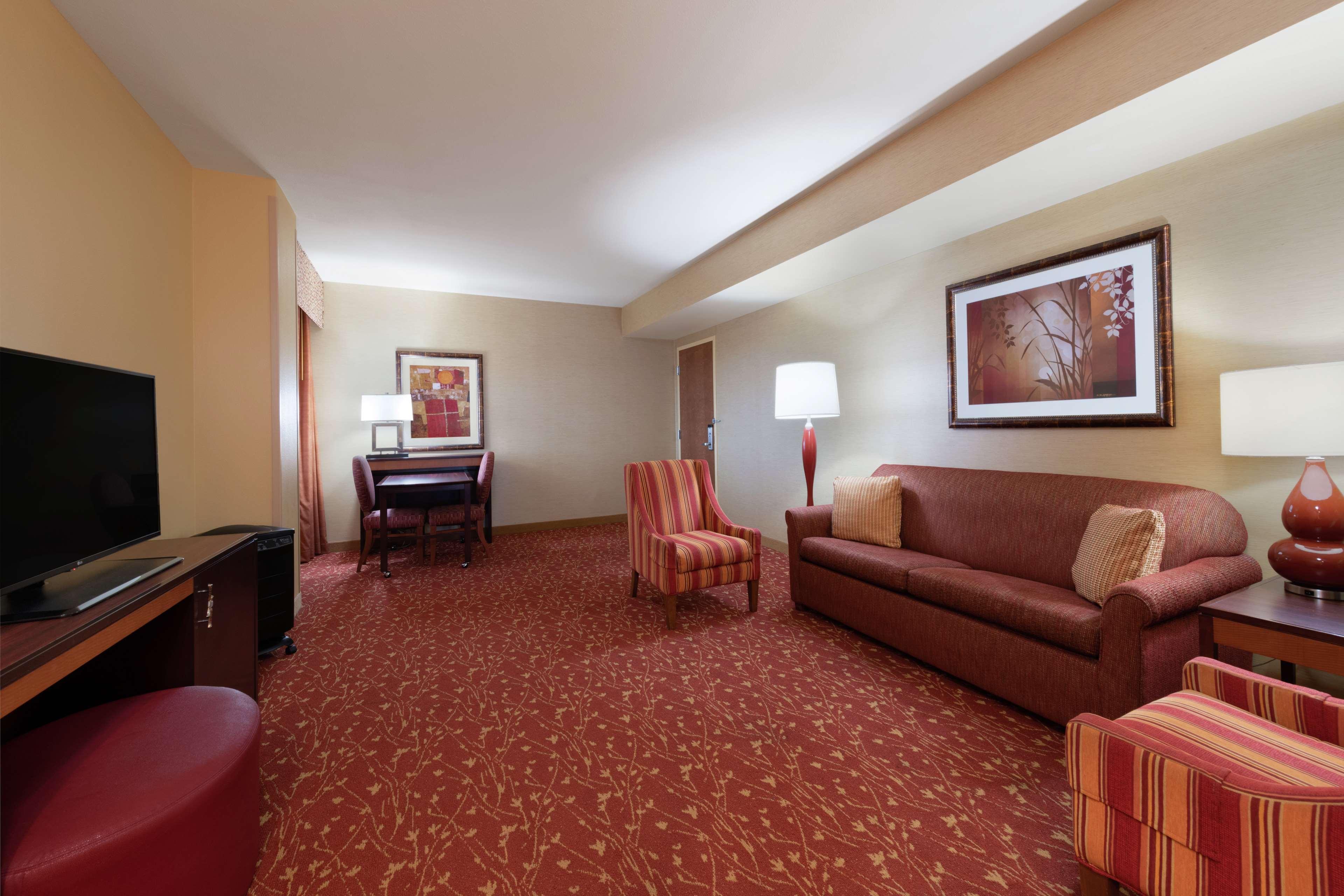 Embassy Suites Loveland Conference Center Exterior photo