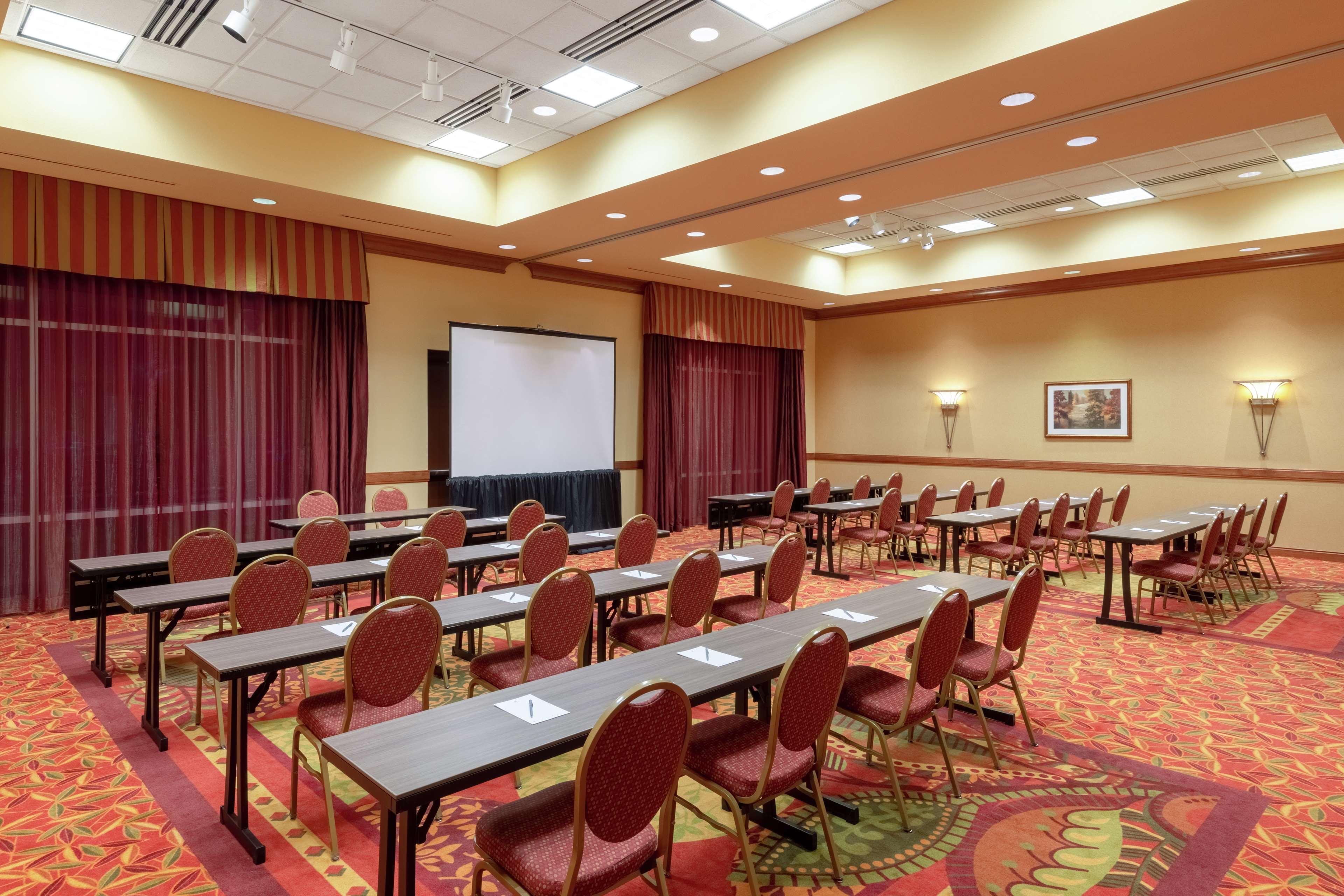Embassy Suites Loveland Conference Center Exterior photo